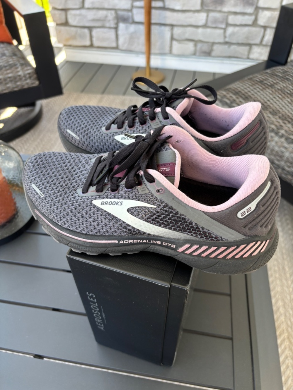 Brooks Adrenaline GTS 22 Women's Size 7 Running Shoes